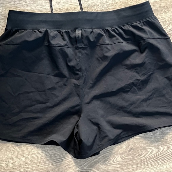 lululemon athletica true navy trainer shorts - Picture 3 of 5